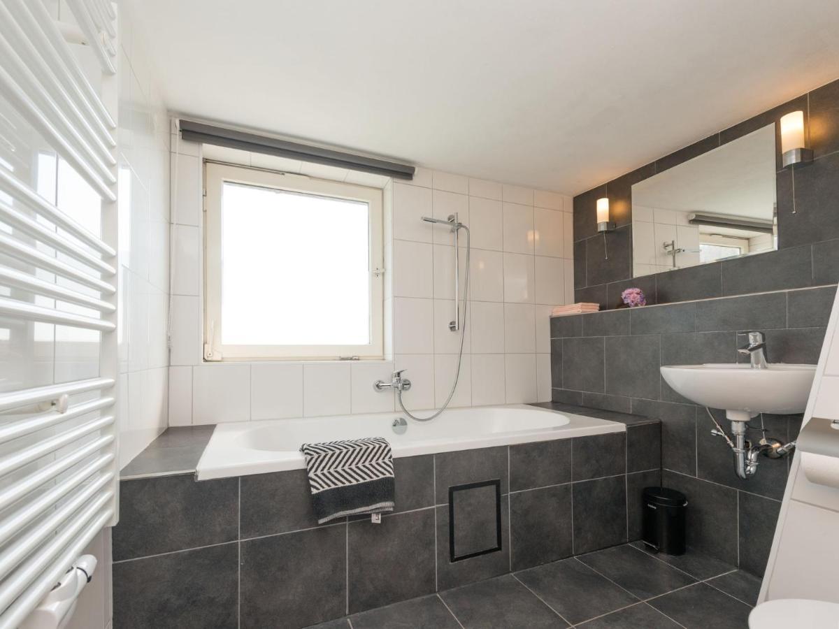 Modern Holiday Home Near River In Amelgatzen Emmerthal Bilik gambar